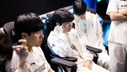 新王登基！Knight荣获S15总决赛FMVP，实至名归。