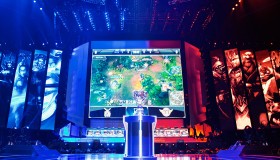 比赛胜利关键在对线期发挥与团队沟通，经济领先奠定基础中期运营能力再提升